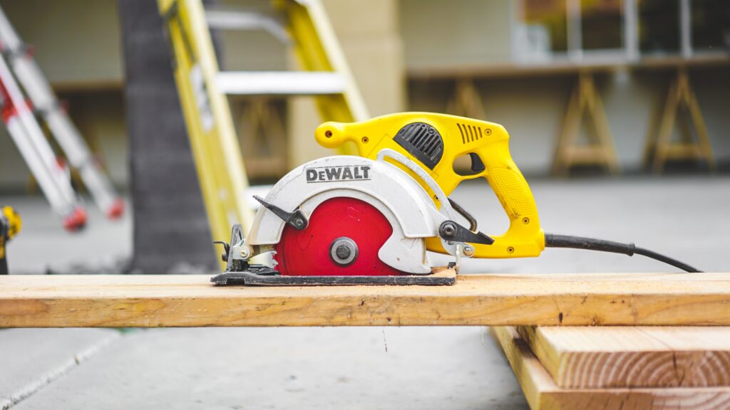 dewalt saw, tiny home construction tools, tools to build a tiny home